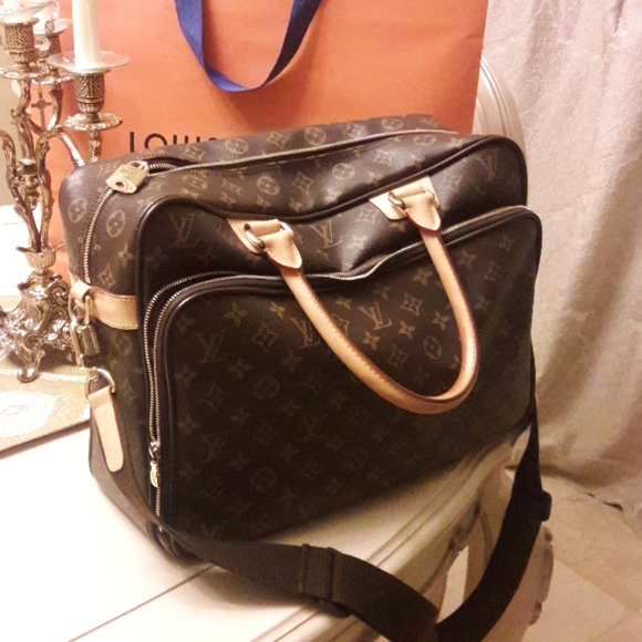 Louis Vuitton Handbags - Louis Voitton Business bag .Authentic.